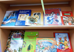 Ekspozycja książek o tematyce świątecznej