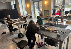 Uczniowie projektują stroje baletowe