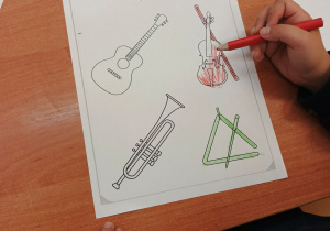 Karta pracy ucznia z instrumentami muzycznymi.