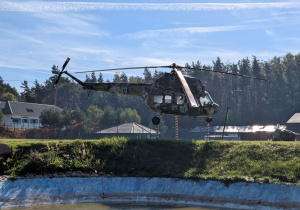 Jedna z atrakcji obiektu, helikopter wojskowy